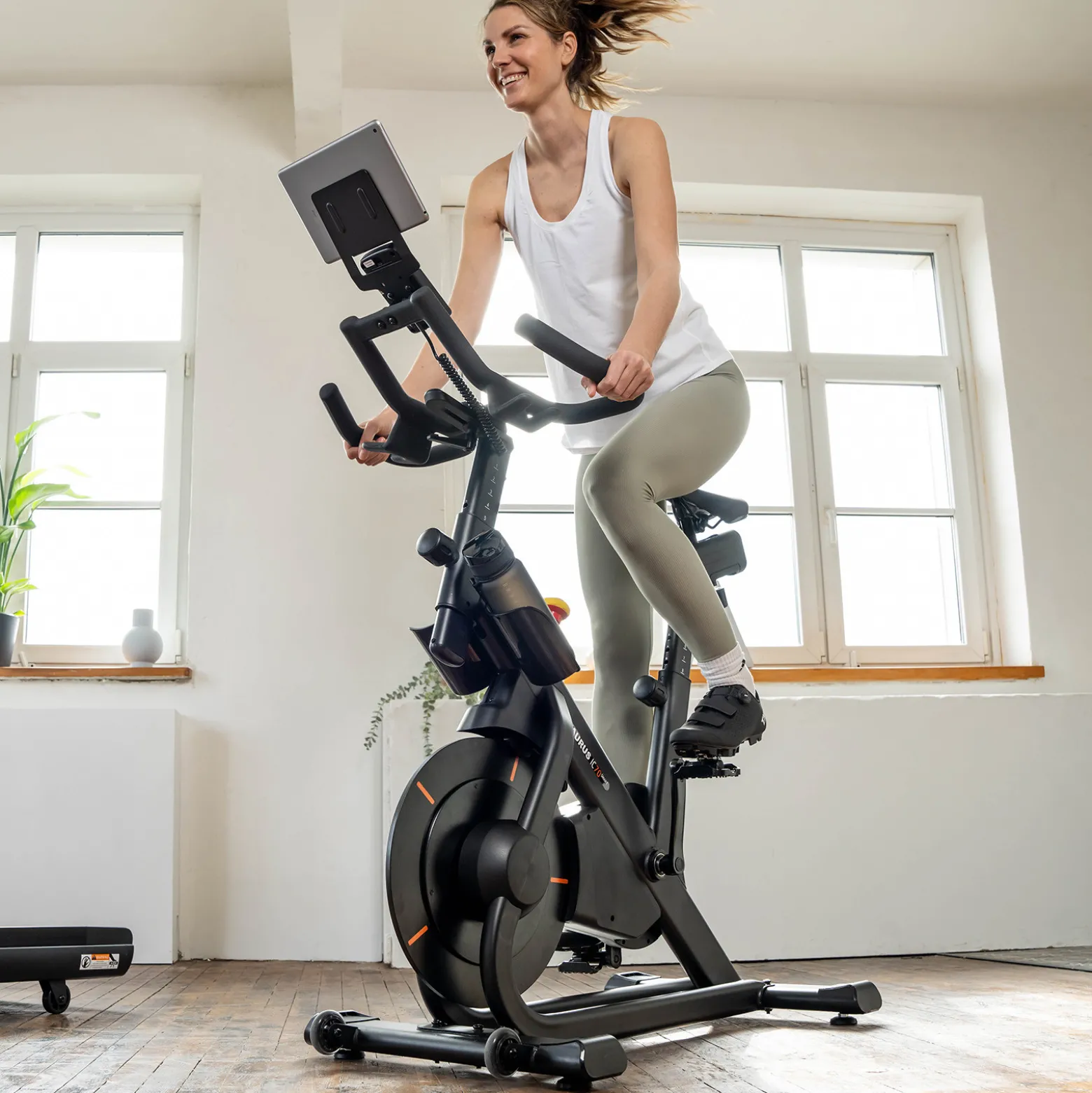 Taurus IC70 Smart Indoor Cycle Pro Set
